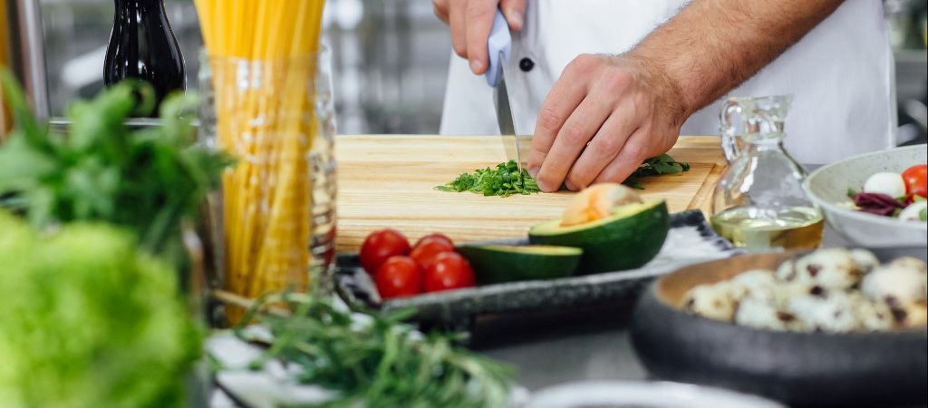 photochef-cutting-vegetable-preparing-salade_Image-by-artursafronovvvva-on-Freepik-restovisit